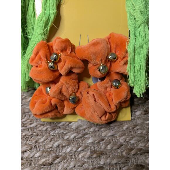 GoDog Witch Halloween Costume Dogs L (over 65 lb) Hat & 4 Paw Scrunchies Bells - Picture 3 of 7